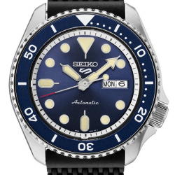 Seiko 5 Sports Automatic met zwarte siliconenband